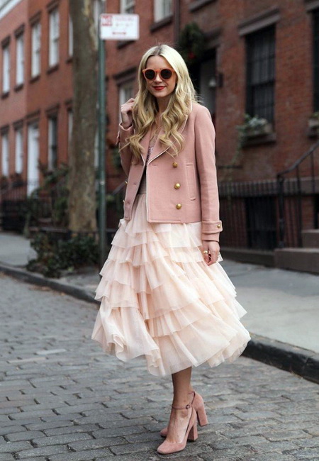 пышное розовое платье-миди и пиджак 