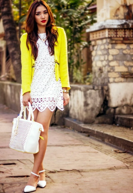 летнее ажурное платье и желтый жакет