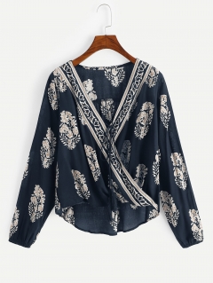 Асимметричная блуза с графическим принтом и бахромой