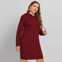 Вязаное платье-свитер размера плюс в рубчик на кулиске