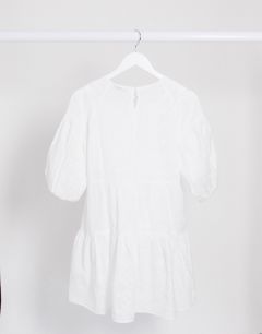 Белое платье мини с вышивкой ришелье Stradivarius-Белый