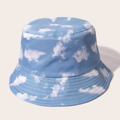 Мужская шляпа с рисунком облаков