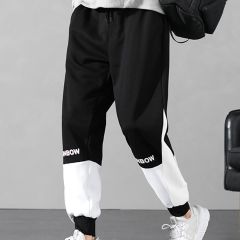 Мужские контрастные спортивные брюки на кулиске с текстовым принтом