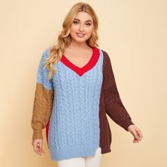 Контрастный трикотажный свитер размера плюс с v-образным воротником