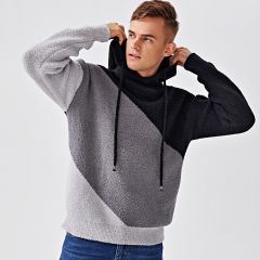 Мужской контрастный свитер на кулиске с капюшоном