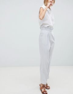 Льняные брюки с оборкой на талии ASOS DESIGN-Серый
