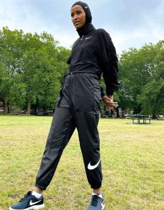 Черные брюки карго с поясом и логотипом-галочкой Nike-Черный