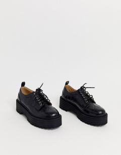 Черные туфли на массивной платформе со шнуровкой и эффектом крокодиловой кожи RAID Maleah-Черный