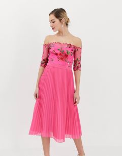 Шифоновое платье миди с вышивкой на топе и плиссированной юбкой Chi Chi London-Розовый