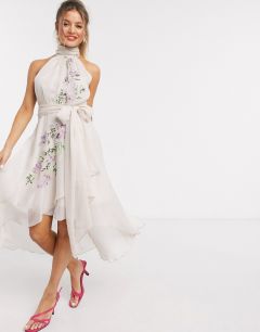 Платье с вышивкой, американской проймой и ярусной юбкой ASOS DESIGN-Белый