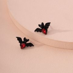 Серьги-гвоздики в форме летучей мыши
