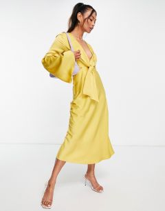 Атласное платье миди с расклешенными рукавами и вырезом сбоку желтого цвета ASOS DESIGN-Желтый