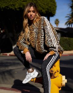 Oversized-свитшот с леопардовым принтом adidas Originals-Коричневый цвет