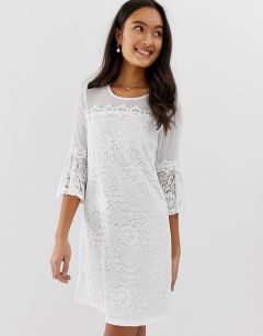 Белое кружевное платье мини с рукавами клеш QED London-Белый