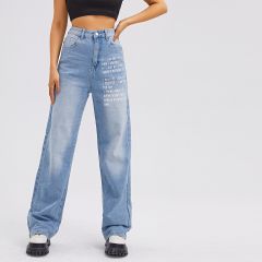Широкие джинсы с текстовым принтом и высокой талией