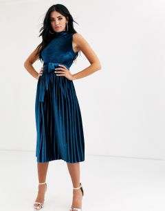 Бархатное платье миди без рукавов с высоким воротом, плиссировкой и открытой спиной ASOS DESIGN-Синий