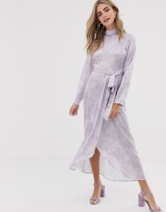Атласное платье макси с высоким воротом и поясом Dusty Daze-Фиолетовый