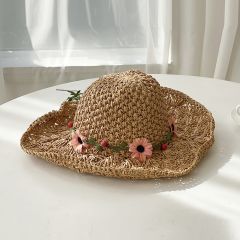 Соломенная шляпа с цветком