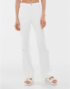 Белые эластичные джинсы клеш с рваной отделкой Bershka-Белый