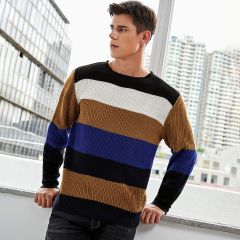 Мужской свитер в полоску в стиле колор-блок