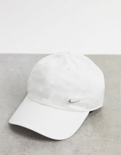 Белая кепка с металлическим логотипом-галочкой Nike-Белый