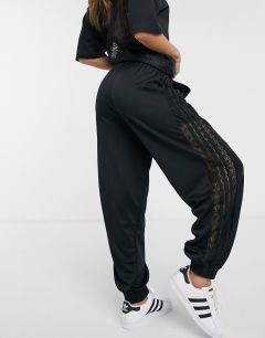 Черные спортивные брюки с кружевной вставкой adidas Originals Bellista-Черный