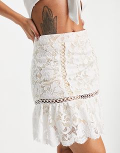 Кружевная мини-юбка цвета слоновой кости с тесьмой на подоле (от комплекта) Love Triangle-Белый