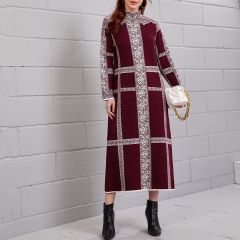 Платье-свитер с воротником-стойкой и узором