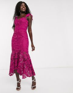 Кружевное платье миди цвета фуксии с годе Chi Chi London-Розовый