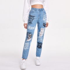 Рваные джинсы с высокой талией и текстовым принтом