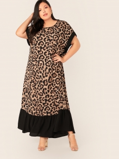 Леопардовое платье с оборкой и оригинальным рукавом размера плюс