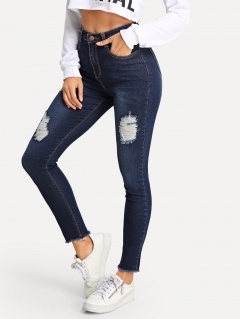 Рваные выцветшие джинсы с небработанным краем