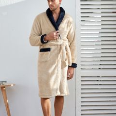 Мужской контрастный плюшевый халат с поясом и карманами