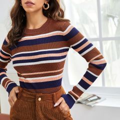 Вязаный свитер в рубчик в полоску