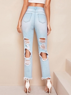 Модные рваные джинсы