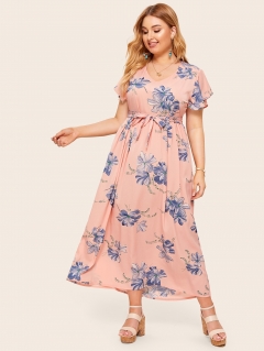 Длинное платье с цветочным принтом и поясом размера плюс