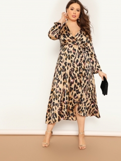 Размер плюс леопардовое платье на запах с глубоким V-образным вырезом